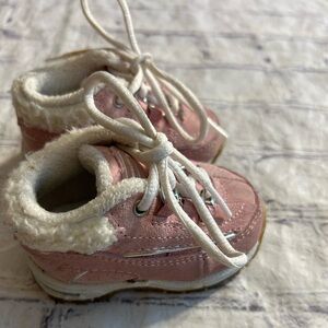 KIDS CONNECTION PINK LEATHER BOOTIE LACE UP FAUX FUR TRIM BABY SIZE 2